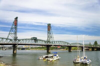 2.5-hour Dinner Cruise on Willamette River - Outer decks, bridge views, and how the narration really works