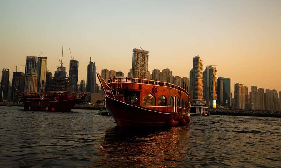 5-Star Marina Dhow Dinner Cruise With Live Entertainment - Entering The Jack Sparrow Port Setup (And Why Timing Matters)