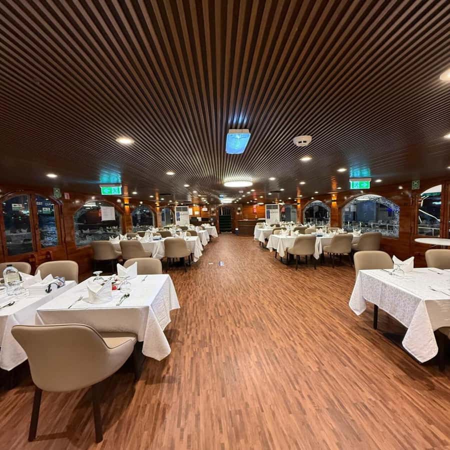 5-Star Marina Dhow Dinner Cruise With Live Entertainment - The Dhow Boat Experience: Style, Comfort, and Photo-Friendly Views