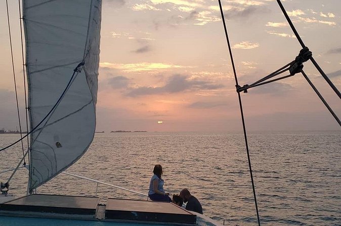 All Inclusive Sunset Dinner Cruise in Nassau Bahamas - The music and crew: when the evening turns social
