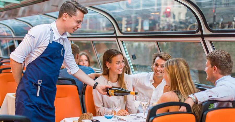 Amsterdam: Dinner Cruise with 4-Course Menu - Getting set up at LOVERS Café near Prins Hendrikkade
