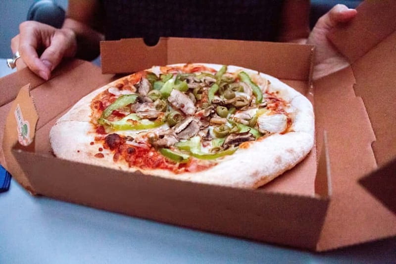 Amsterdam: Original Pizza Dinner Cruise + Unlimited Drinks - Warmth, Wi-Fi, and a real toilet on a 90-minute plan