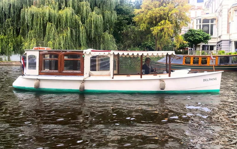 Amsterdam: Private Dinner Cruise (4pers) with Guide - Private Dinner Cruise: why this setup makes sense