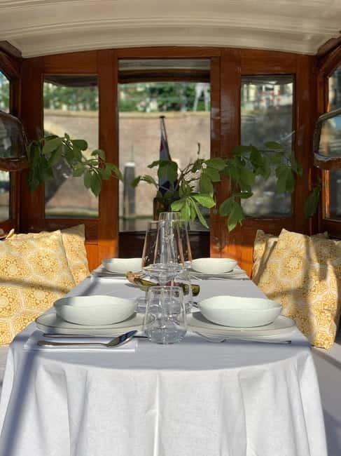 Amsterdam: Private Dinner Cruise (4pers) with Guide - Meeting at H’ART Museum dock and choosing Delphine or Leaudine