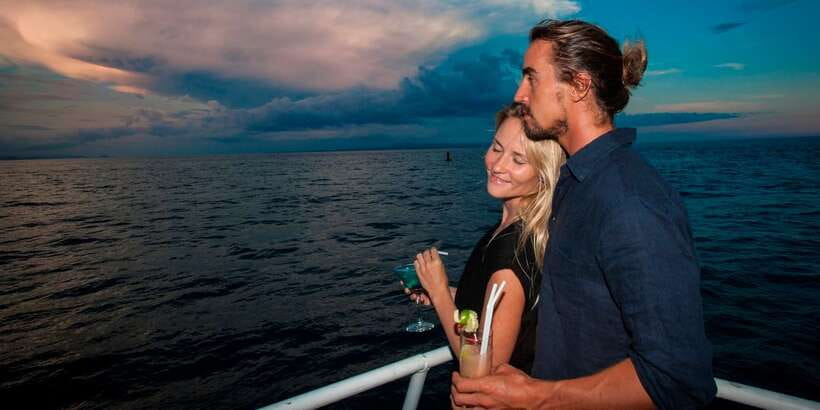 Bali/Benoa: Sunset Dinner Cruise with Show and Live Music - Dinner at Sea Around 18:30: An International Buffet That Covers Real Tastes