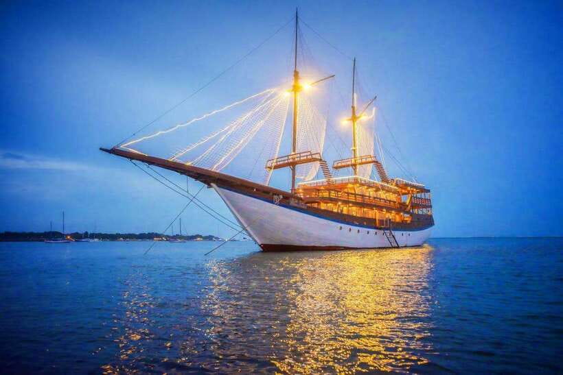 Bali Phinisi Cruise: Sunset Dinner with Live Music & Buffet - Buffet Dinner with Western and Indonesian Choices (Vegetarian Included)