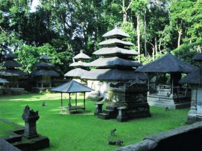 Bali : Tanah Lot Temple Tour with Sunset Dinner - Taman Ayun Temple: Mengwi royal worship and photo-friendly calm