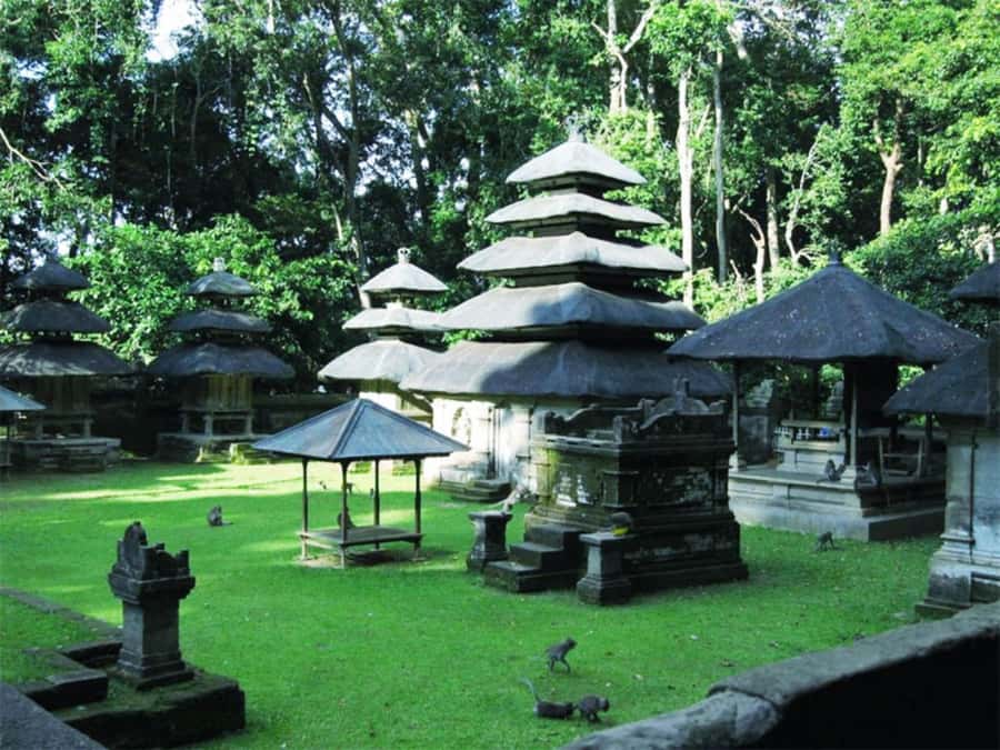 Bali : Tanah Lot Temple Tour with Sunset Dinner - Taman Ayun Temple: Mengwi royal worship and photo-friendly calm