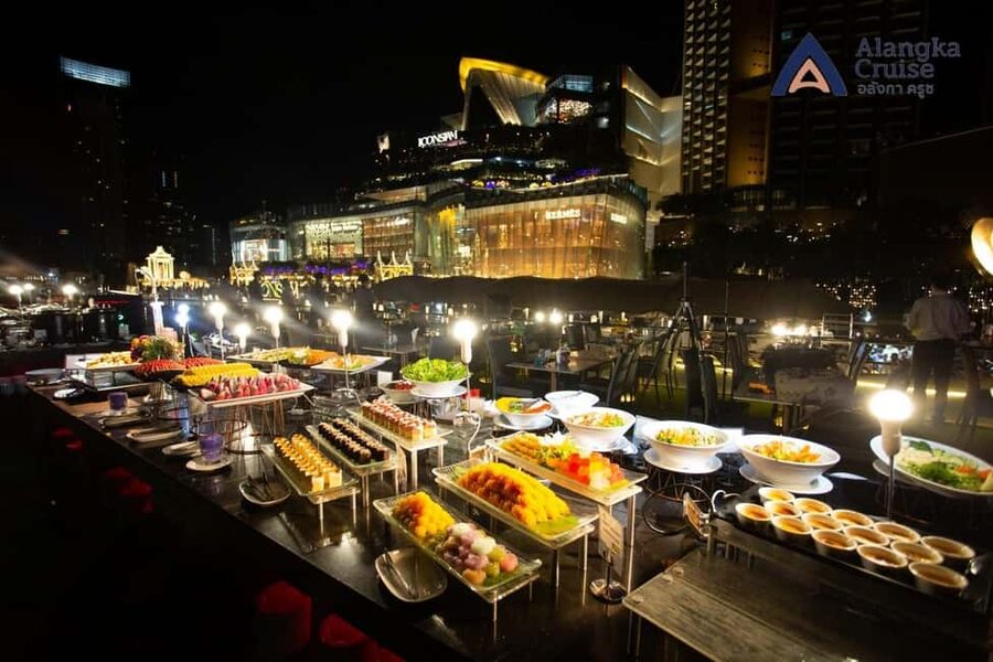 Bangkok: Alangka Chao Phraya River Dinner Cruise - Entertainment and sound system: the performance is the real star
