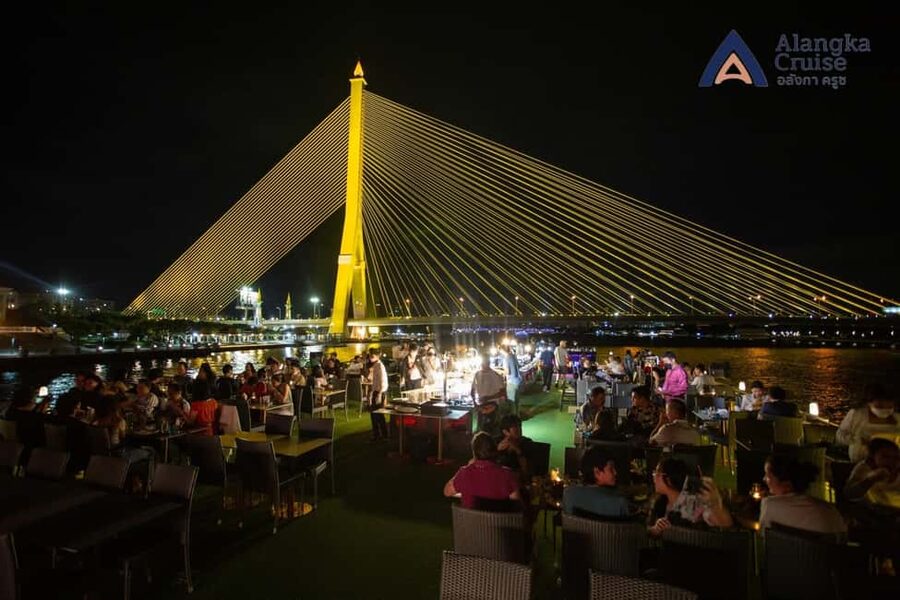 Bangkok: Alangka Chao Phraya River Dinner Cruise - Landmark viewing tips: how to get the best angles without overthinking it