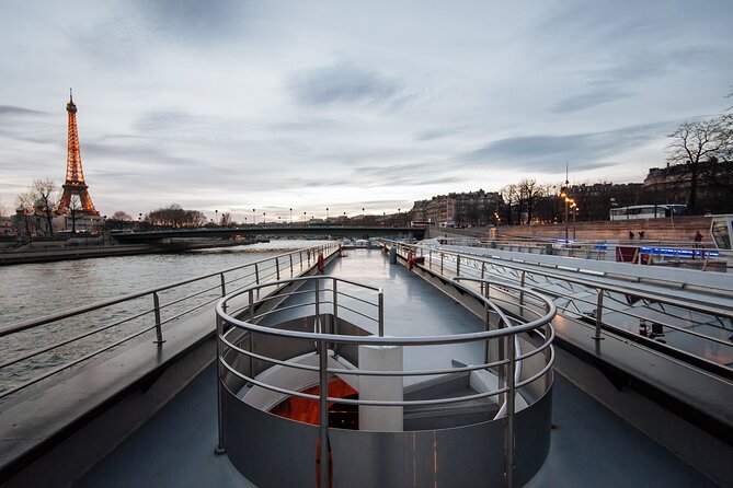 Bateaux Mouches Dinner Cruise on the Seine River in Paris - The Boat Ride Itself: How the Seine Sets the Tempo
