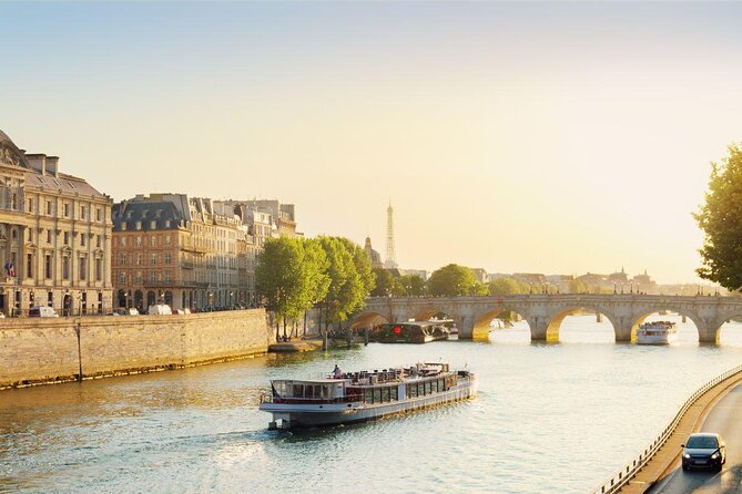 Bateaux Mouches New Year's Eve Special Dinner Cruise in Paris - Key things that make this New Year’s Eve cruise worth your attention