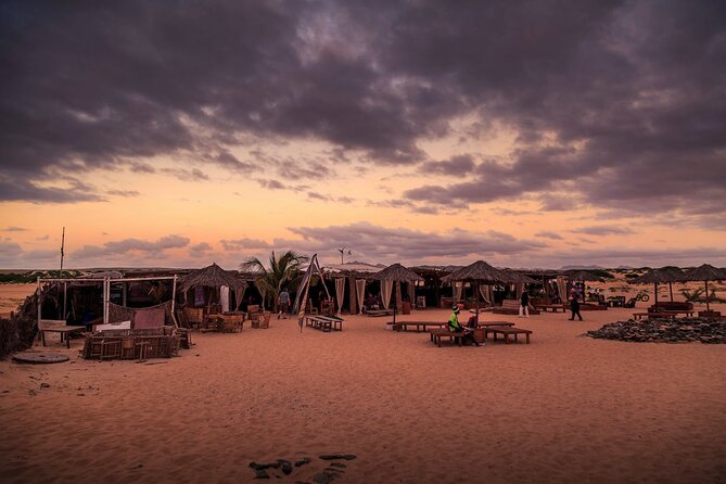Boa Vista Sunset Dinner with Live Music - Drinks and comfort: Ponche, cocktails, and what to wear