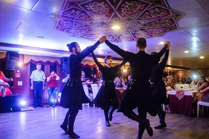 Bosphorus Dinner Cruise & Entertaintment & Private Table & Wi-Fi - Dinner and show format: what your table experience can be like