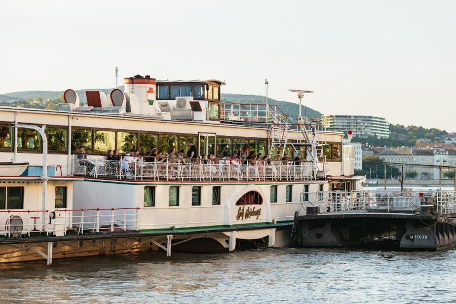 Budapest: Dinner Cruise with Live Music and Folk Dance Show - Key things to know before you go