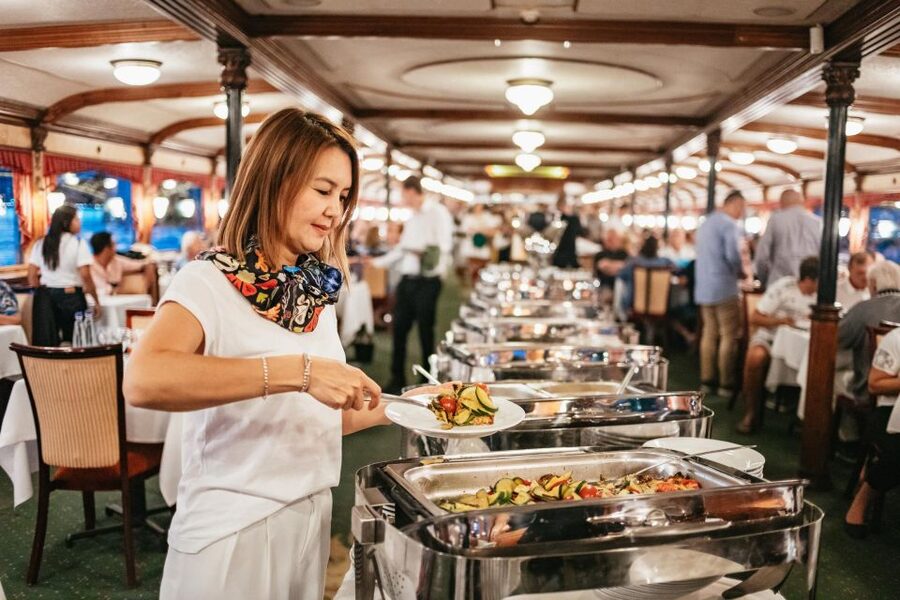Budapest: Dinner Cruise with Live Music and Folk Dance Show - Should you book this Budapest dinner cruise?