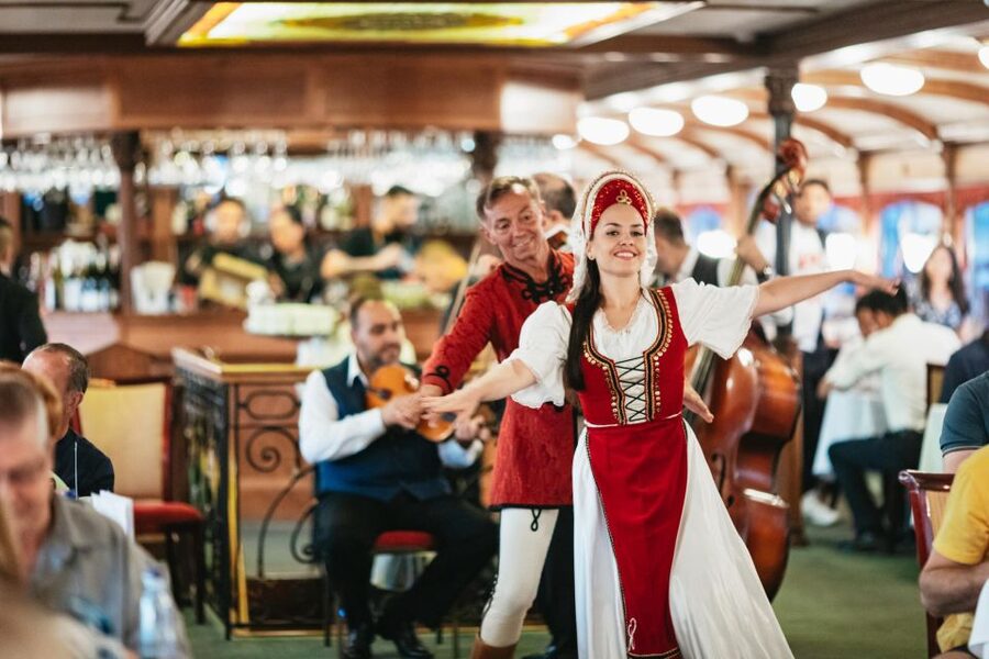 Budapest: Dinner Cruise with Live Music and Folk Dance Show - Who should book this dinner cruise (and who might skip it)