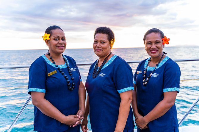 Captain Cook Cruises Fiji - Sunset Dinner Cruise - Sunset and a full meal: the core idea