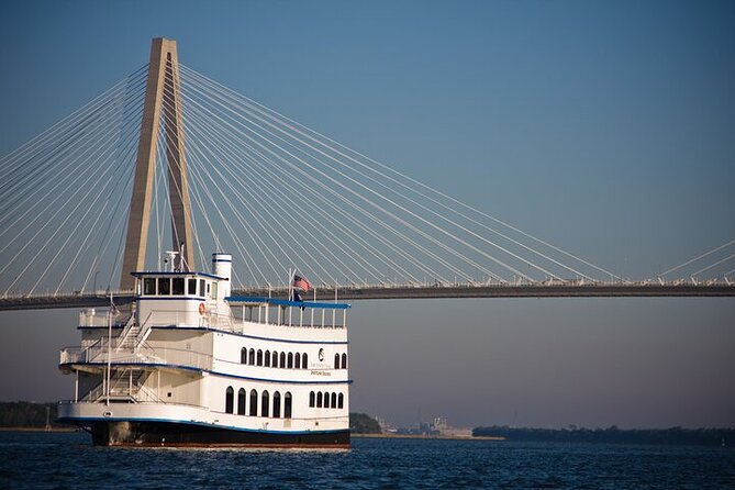 Charleston Harbor Luxury Dinner Cruise with Live Music - Comfort and crowding: what 4–6 per table really means
