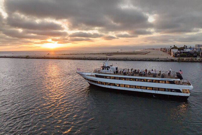 City Cruises Los Angeles Dinner Cruise from Marina del Rey - DJ Music and the Deck Views: Romantic Energy or Dance Party?