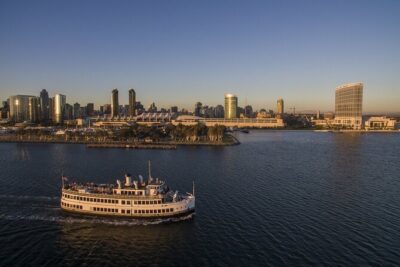 City Cruises San Diego: Buffet Dinner Cruise - The buffet dinner: how the food and service fit the cruise