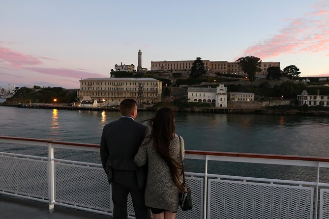 City Cruises San Francisco: Signature Dinner Cruise - Dinner Buffet, Soda Limits, and the DJ: How to Get the Night You Want