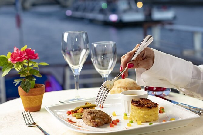 Dinner Cruise Prestige Check-out from the Eiffel Tower - Window seating and decks: how to actually see the Eiffel Tower