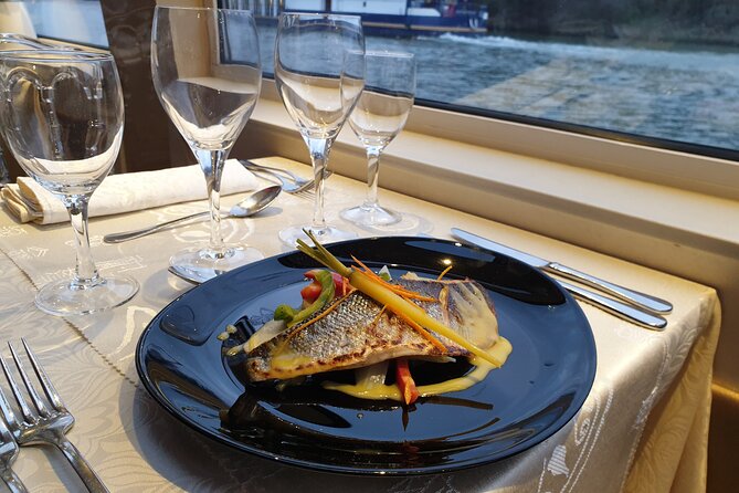Dinner Cruise Prestige Check-out from the Eiffel Tower - Service, pace, and the difference between romantic and rushed