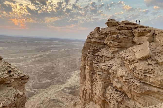 Edge of the World with 4x4 vehicles, sunset Dinner and stargazing - The clifftop hike: walking to sunset views without guessing