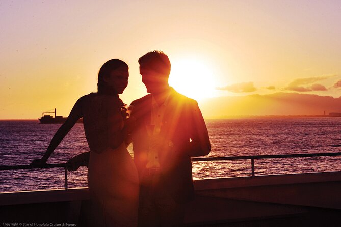 Honolulu: Three Star Deluxe Sunset Dinner Cruise and Show - The Music and Show: Jazz, Hawaiian Sound, and a Culture-Focused Finale
