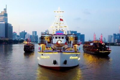 Indochina Queen Dinner Cruise on Saigon River - Live music and flamenco-style dancing: fun, but manage expectations