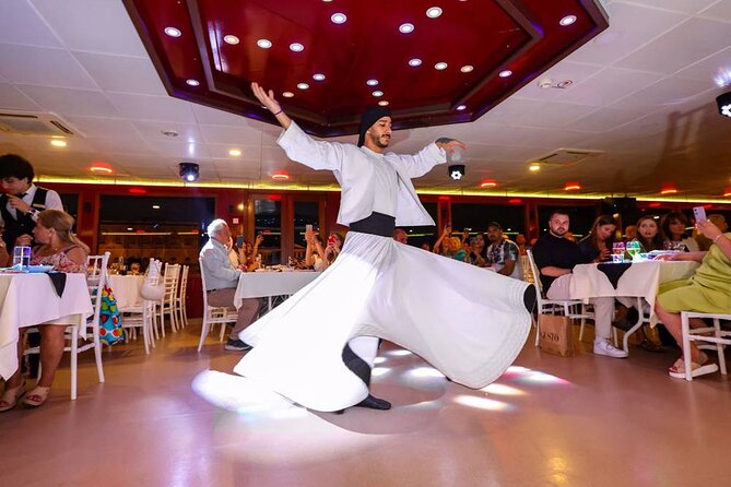 İstanbul Bosphorus Dinner Cruise with Traditional Turkish Show - Staff, Organization, and the Pace of the Evening