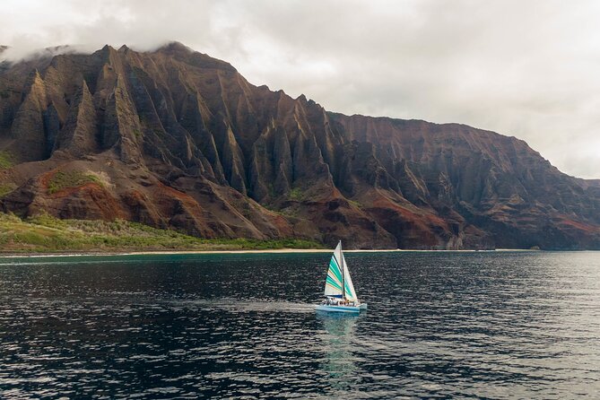 Kauai: Leila Na Pali Sunset Dinner Sail - When the ocean turns rough: comfort prep that actually helps