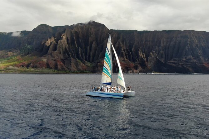 Kauai: Leila Na Pali Sunset Dinner Sail - What the barefoot setup means for your day