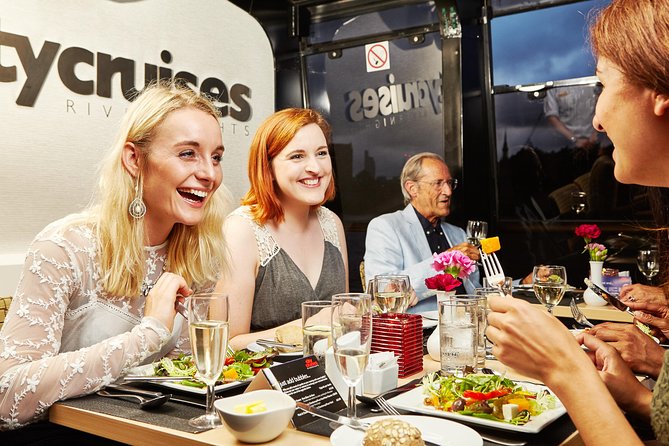 London Dinner Cruise on the Thames River - The Welcome Drink and Lounge Atmosphere