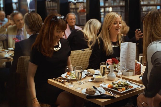 London Dinner Cruise on the Thames River - Where to Stand and Where to Sit for Better Photos