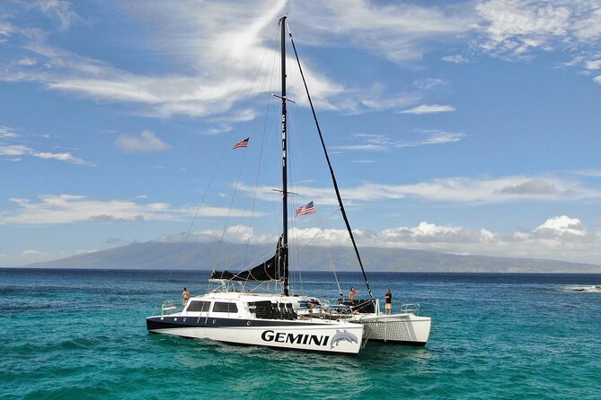 Maui: Coast of Ka'anapali Beach Sunset Dinner Sail - From the sand to the deck: boarding is the moment to prep for