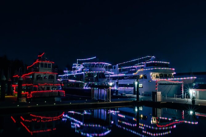 New Year's Eve Dinner Cruise through Vancouver Harbor - Watching the countdown: Champagne at midnight