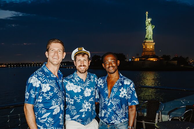 New York City Dinner Cruise on Luxury Yacht with Live Music - One World Trade Center Area and the Tip of Manhattan