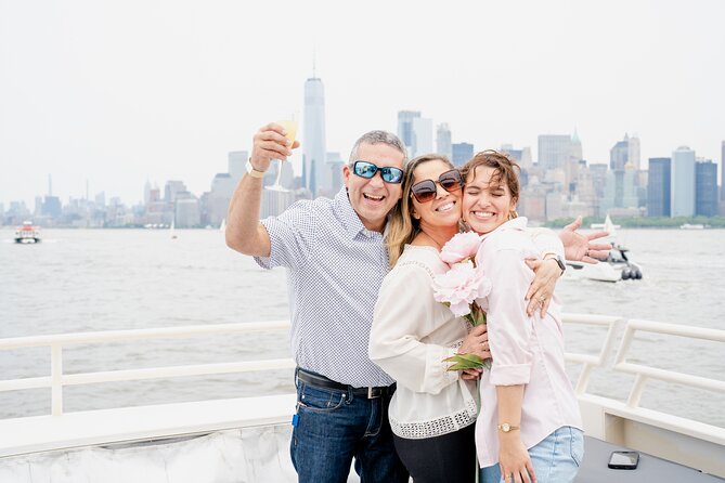 New York City Skyline Dinner Cruise - The route’s sightseeing moments: Manhattan, Brooklyn, and Jersey City views