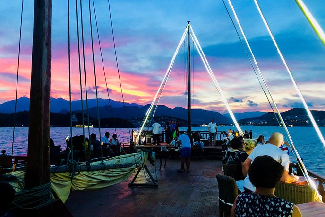 Nha Trang Sunset Cocktails and Dinner Cruise - Dinner on a moving boat: the 5-course lobster-focused meal