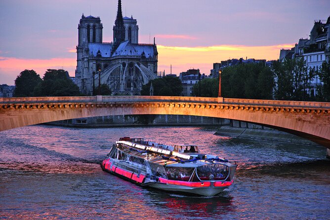 Paris Bateaux Mouches Special Bastille Day Dinner Cruise - Seating, staff, and how to get the best table