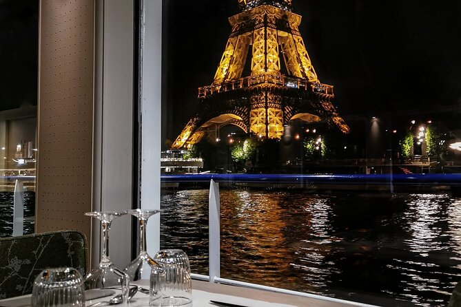 Paris Capitaine Fracasse 3 Course Seine River Dinner Cruise - Louvre Area and Île de la Cité: Central Paris at Night