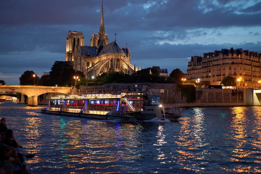 Paris: Eiffel Tower Dinner Cruise with a Moulin Rouge Show - The Seine dinner cruise: slow enough to enjoy, structured enough to work