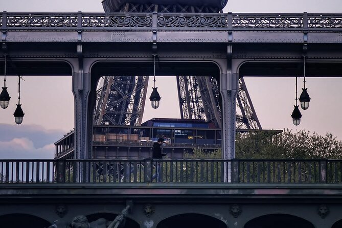 Paris en Scene 3 Course Seine River Dinner Cruise - Wine and Champagne: how the upgrade works (and the 18+ rule)