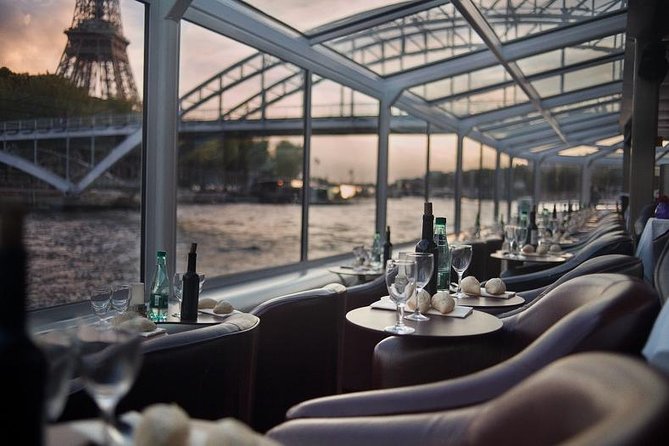 Paris en Scene 3 Course Seine River Dinner Cruise - The 1h45 flow: how the meal and the sightseeing line up
