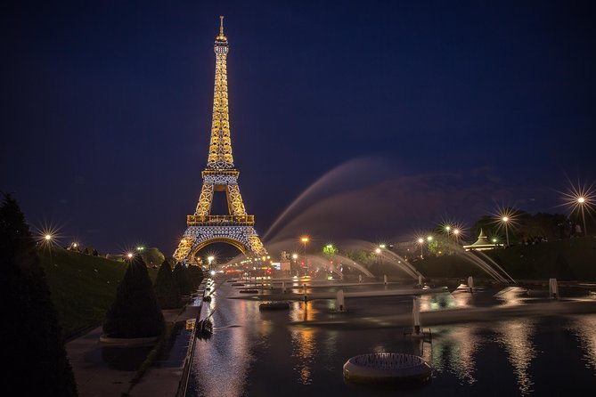 Paris Seine River Dinner Cruise by Maxim's with Champagne & Music - Menus in Two Seatings and the Vegan Option
