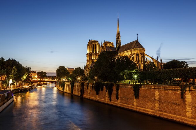 Paris Seine River Dinner Cruise with Champagne and Window Seating - Eiffel Tower lights from the Seine: timing matters
