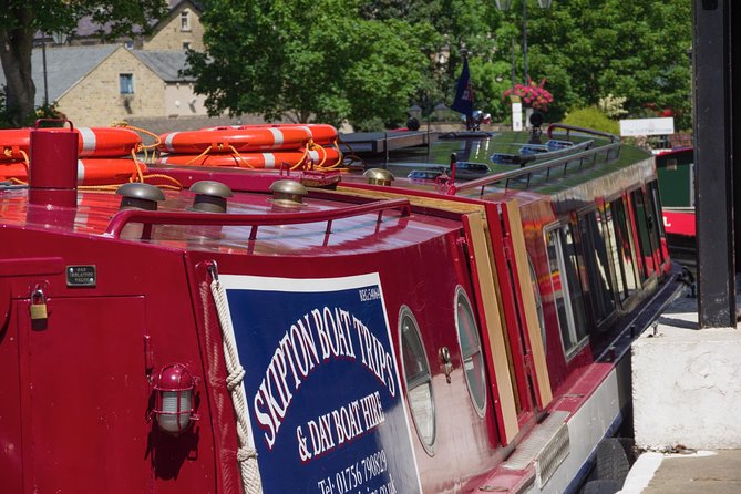 Roast Dinner Cruise - A traditional barge, a roast dinner, and why it works in Yorkshire
