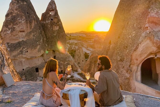 Romantic Cappadocia Sunset Dinner and Wine - Comfort and weather: blankets, heaters, and staying out for the whole sunset